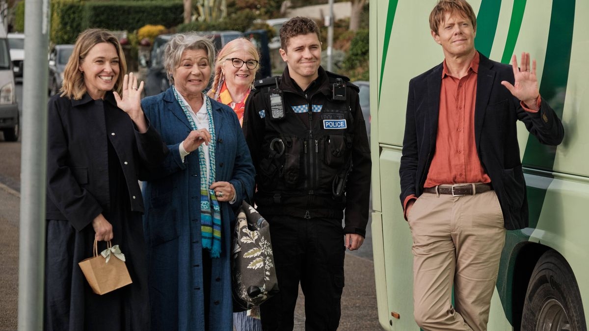 Beyond Paradise Season 4 Release Date Cast And How Many Episodes The Mirror