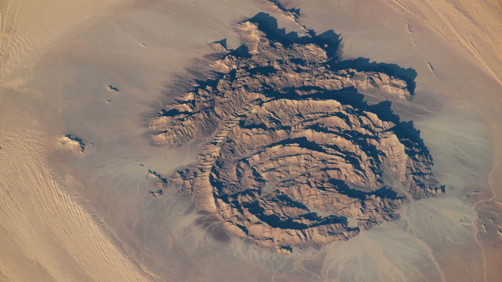 Concentric Rocky Rings Adorned With Ancient Artwork Wear A Magma hat In The Sahara Earth From Space Live Science