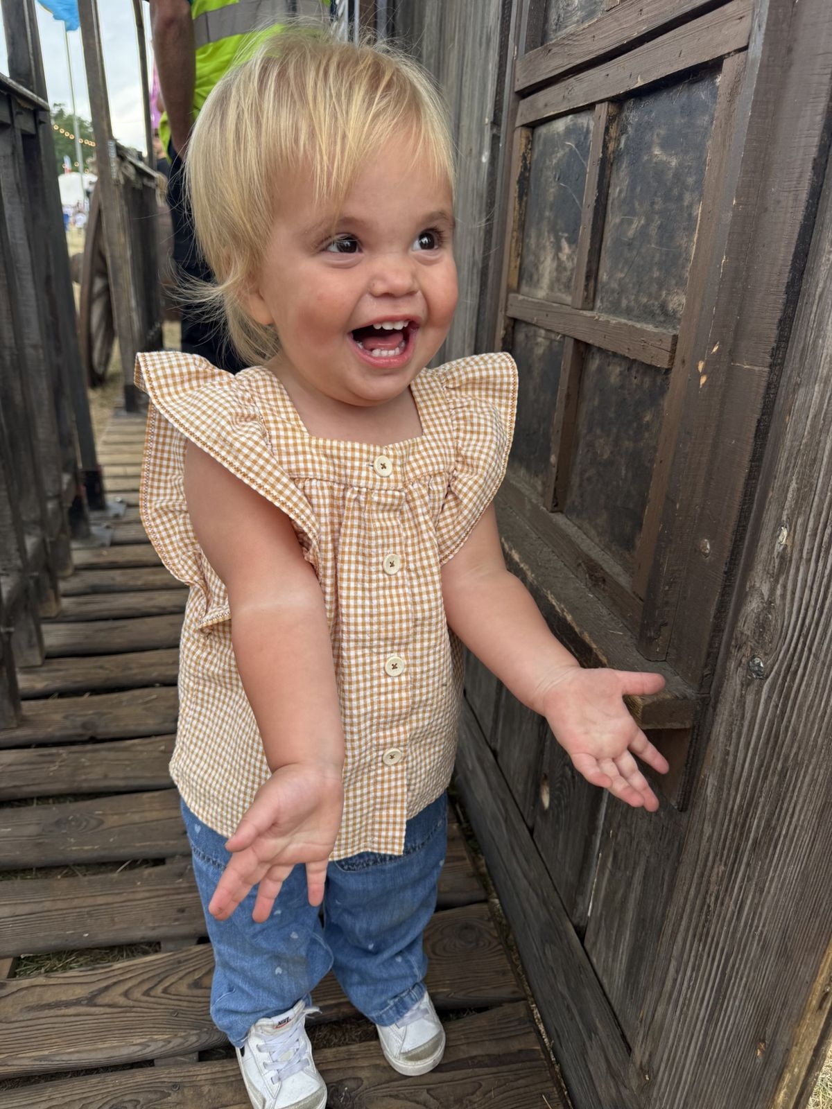 Our Little Girl 2 Has Dementia We Had No Idea Her Eyebrows Were A Sign The Mirror