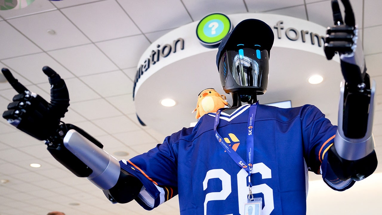 San Jos Airport Deploys AI Robot Jos To Help Travelers Fox News