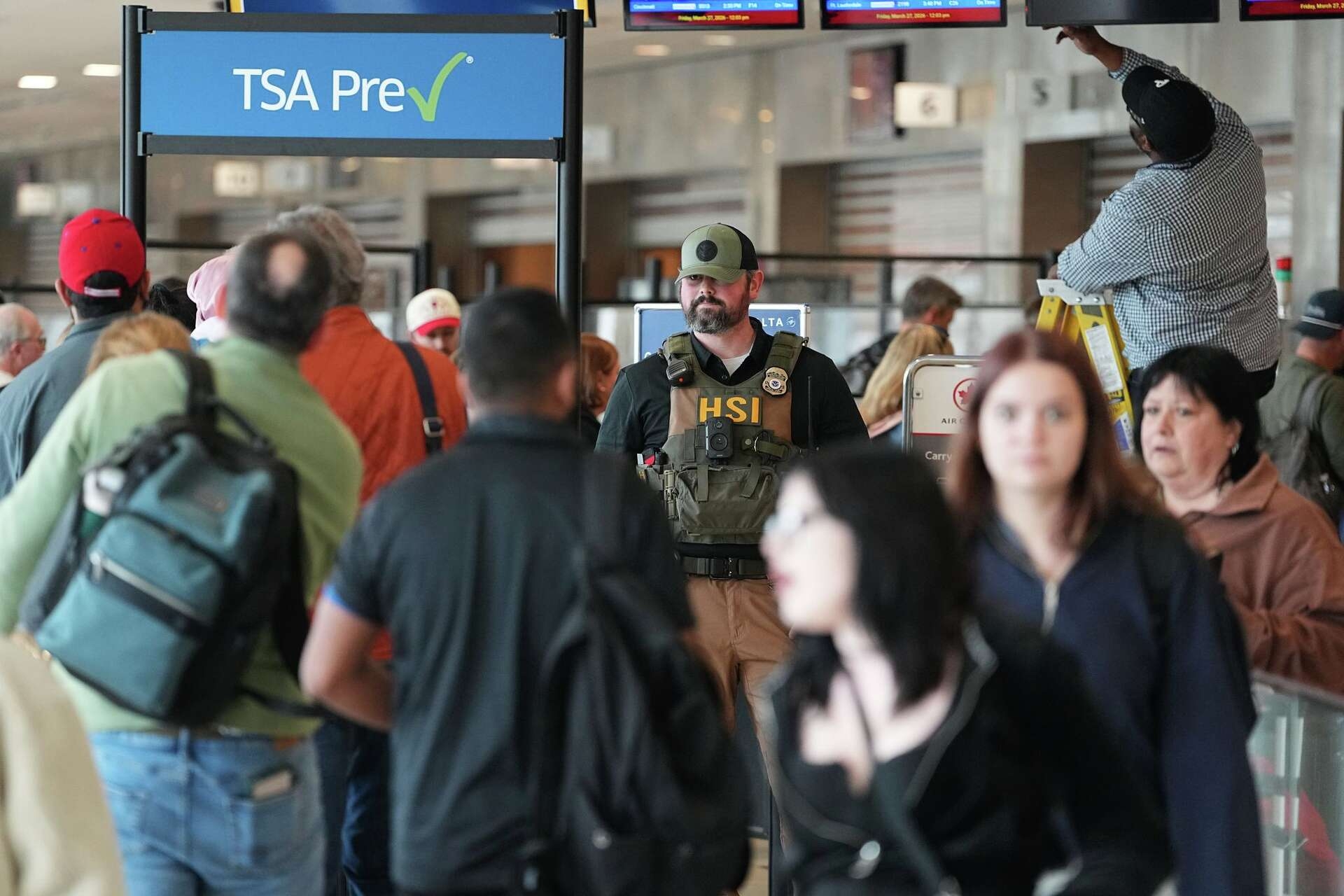 Trump Signs Order To Pay TSA Employees After Congress Fails To Agree On DHS Funding